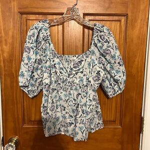 NWT! Lauren Conrad short sleeve floral top